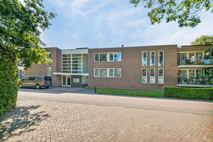 Bekijk foto 3 van Ds. Van Lunzenlaan 12