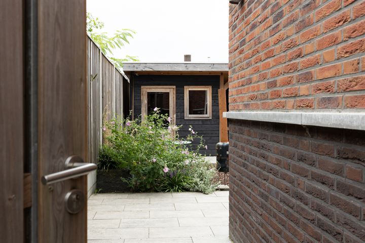 Bekijk foto 55 van Blaauwgeersstraat 17