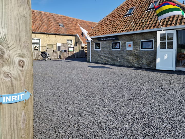 Photo 37 of Landerum 8