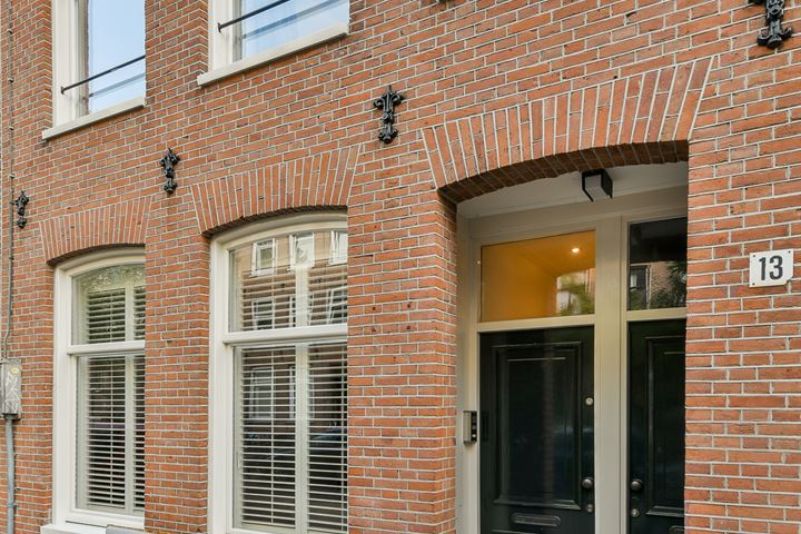 View photo 37 of Van Oldenbarneveldtstraat 13-H