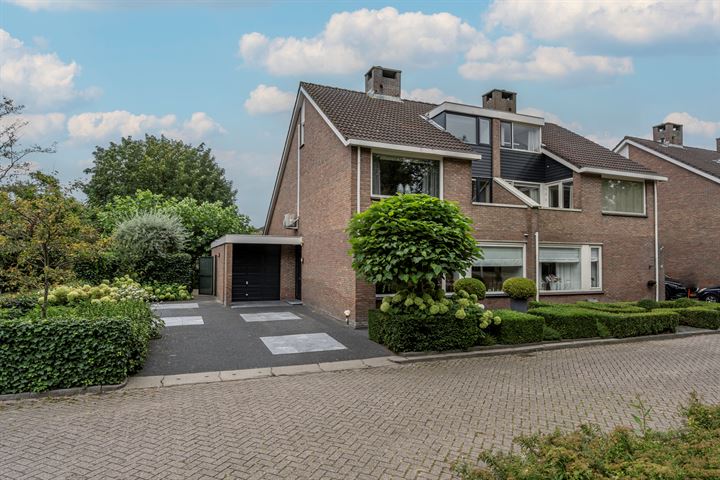 Bekijk foto 1 van Raadhuislaan 57