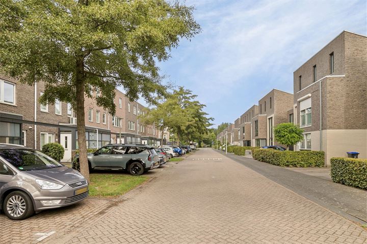 View photo 4 of Jerry Bockstraat 33