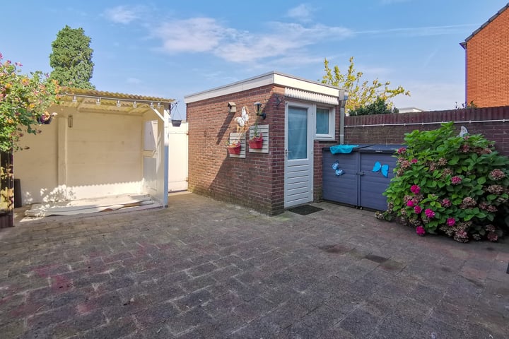 Bekijk foto 31 van Bisschop van Zoesstraat 19-A