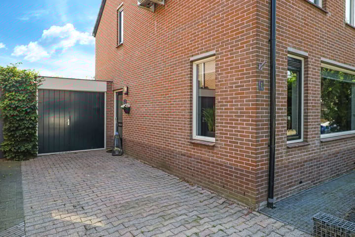 Foto 6 van Planetenlaan 4