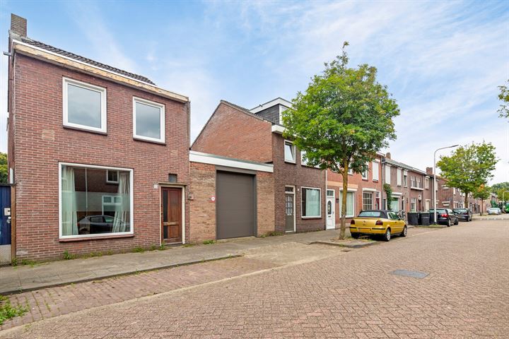 Bekijk foto 2 van Oeverstraat 83