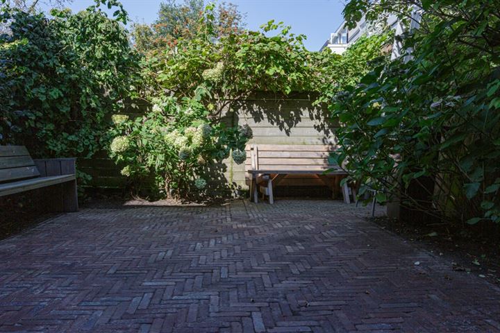 View photo 42 of Menno van Coehoornstraat 14