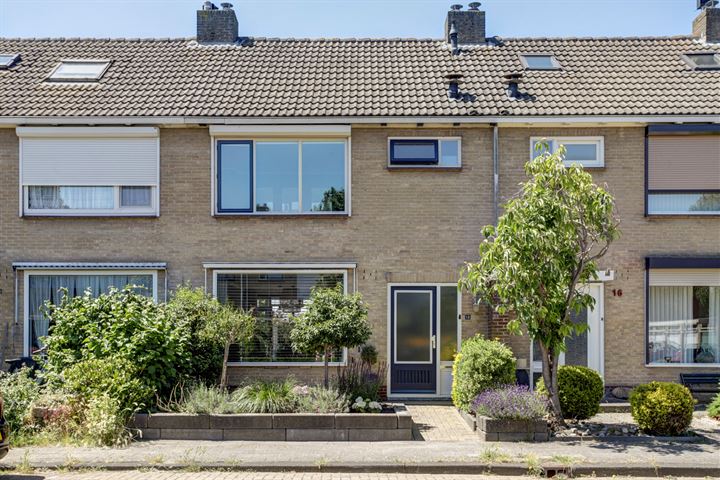 Bekijk foto 1 van Madame Curiestraat 18