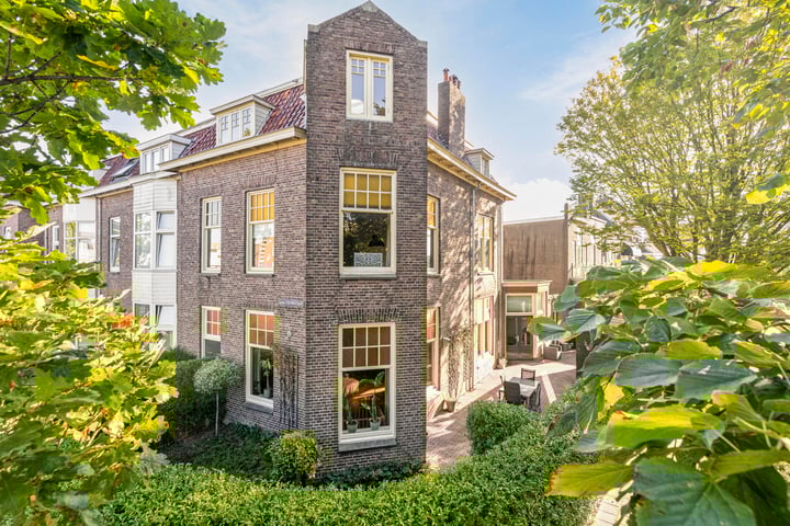 Alma Tademastraat 18
