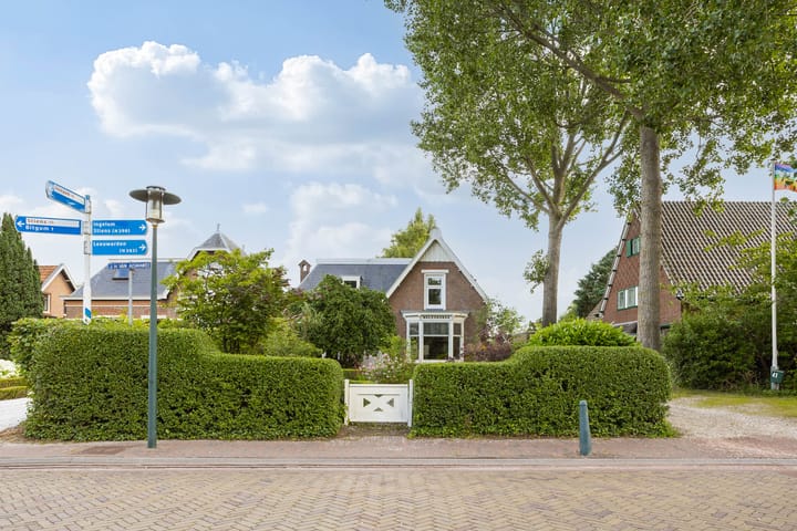 Photo 2 of JH van Aismawei 39