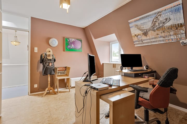 Photo 33 of JH van Aismawei 39