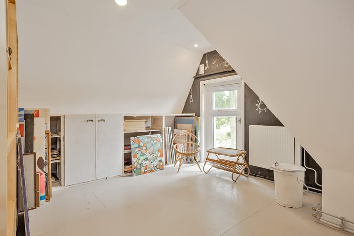 Photo 34 of JH van Aismawei 39