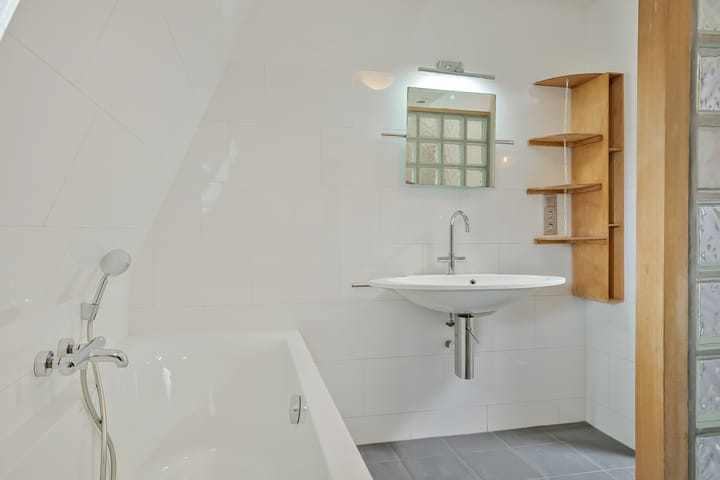 Photo 39 of JH van Aismawei 39