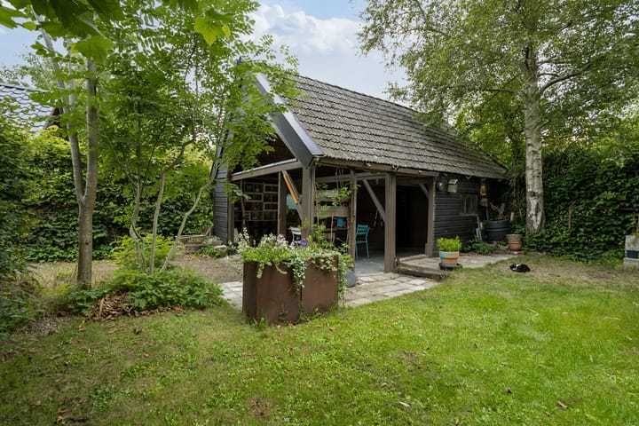 Photo 43 of JH van Aismawei 39