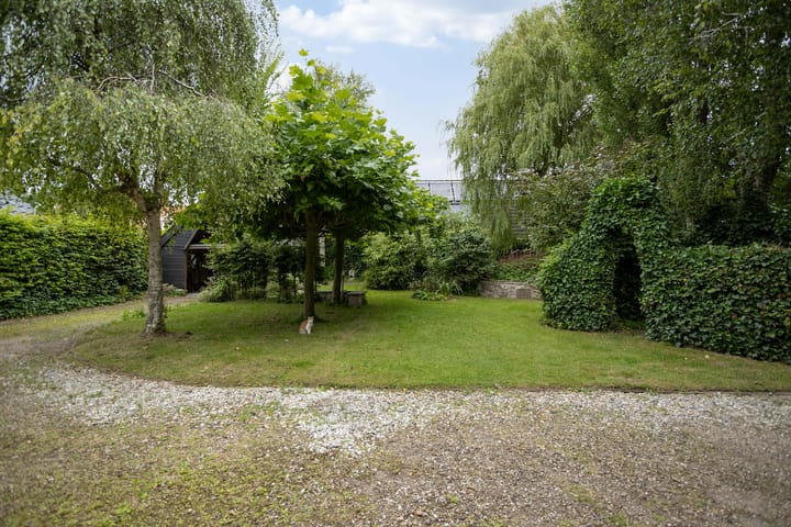 Photo 44 of JH van Aismawei 39