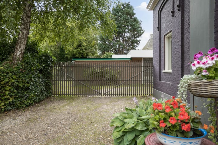 Photo 47 of JH van Aismawei 39