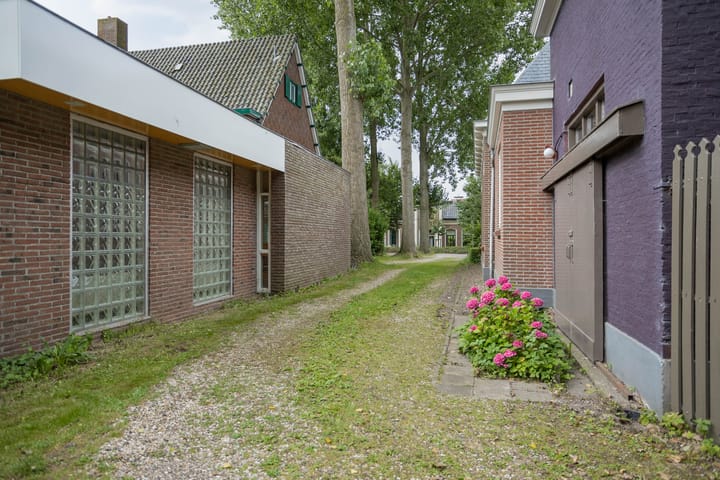 Photo 48 of JH van Aismawei 39