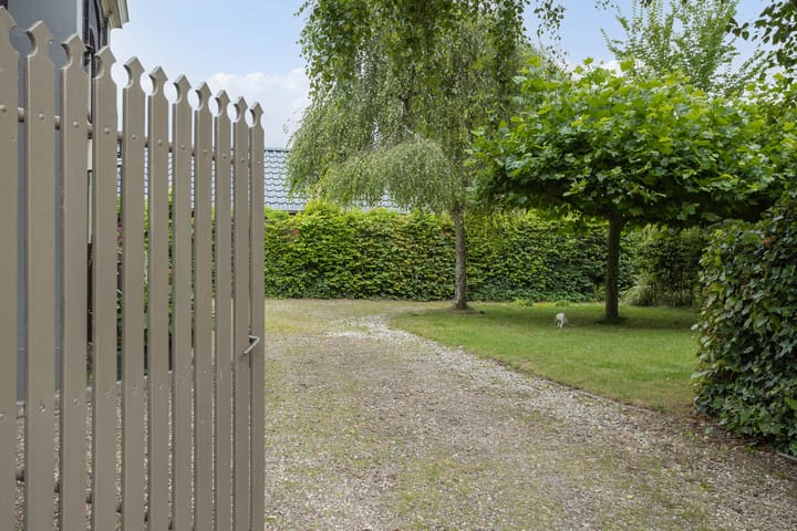 Photo 49 of JH van Aismawei 39