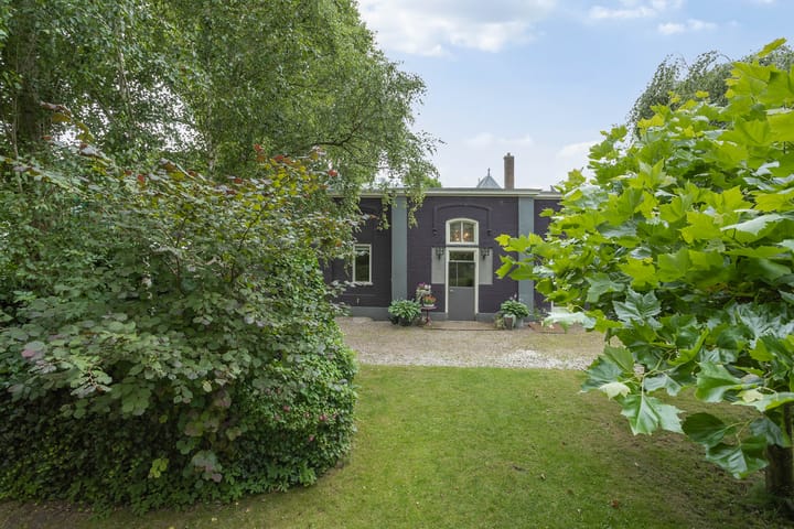 Photo 50 of JH van Aismawei 39