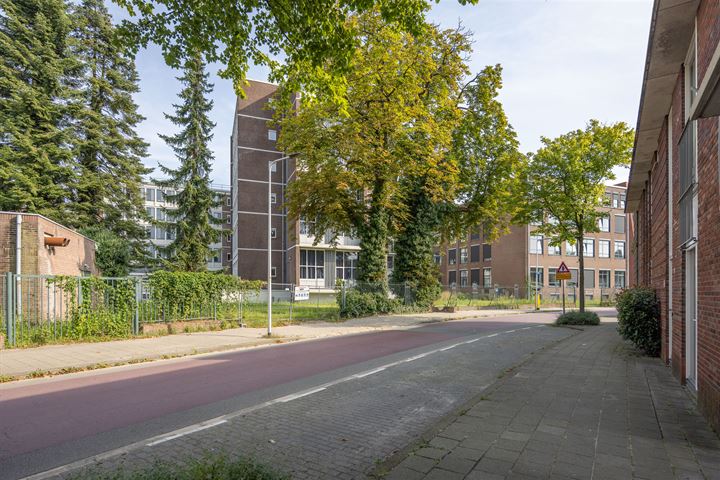 Bekijk foto 34 van Emmastraat 99