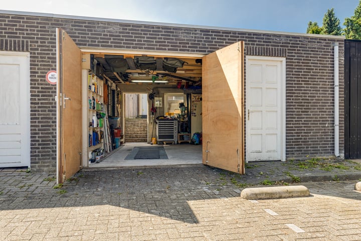 Bekijk foto 34 van Van Lennepstraat 9