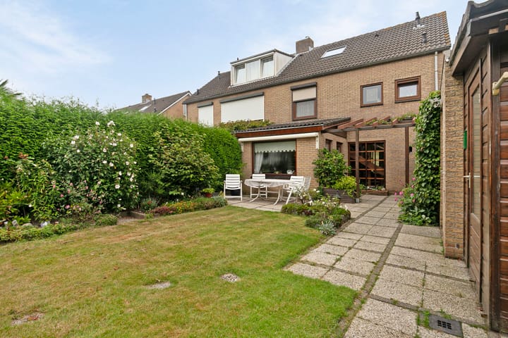 Photo 34 of Merelstraat 9