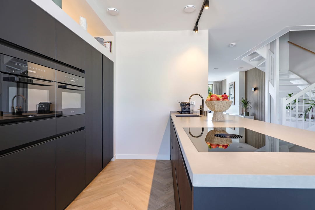 Foto 2 van Weegbree 10