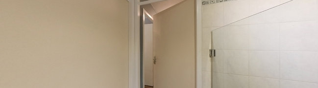 Bekijk 360° foto van Overloop en badkamer van Zebraspoor 233