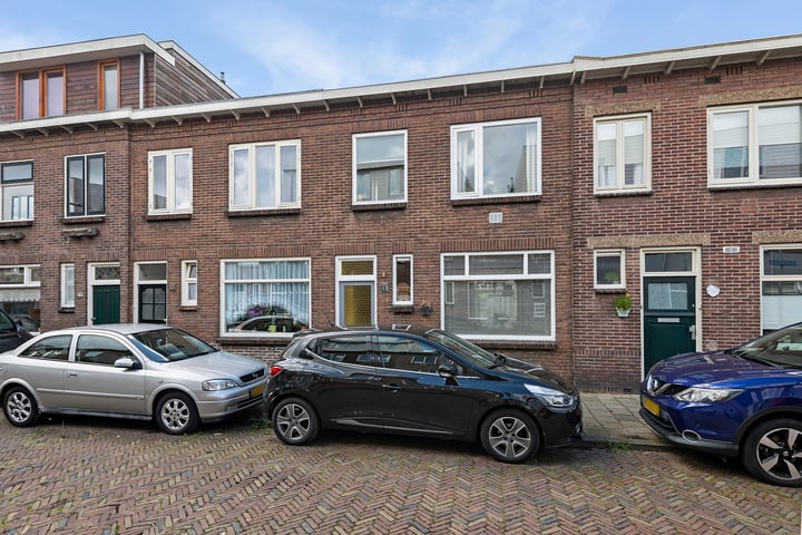 View photo 2 of Leeuwerikstraat 18