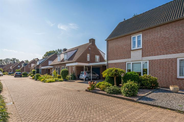 View photo 39 of Smeetjeshofstraat 12