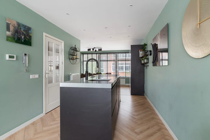 Photo 12 of Oostvoornsestraat 23-A