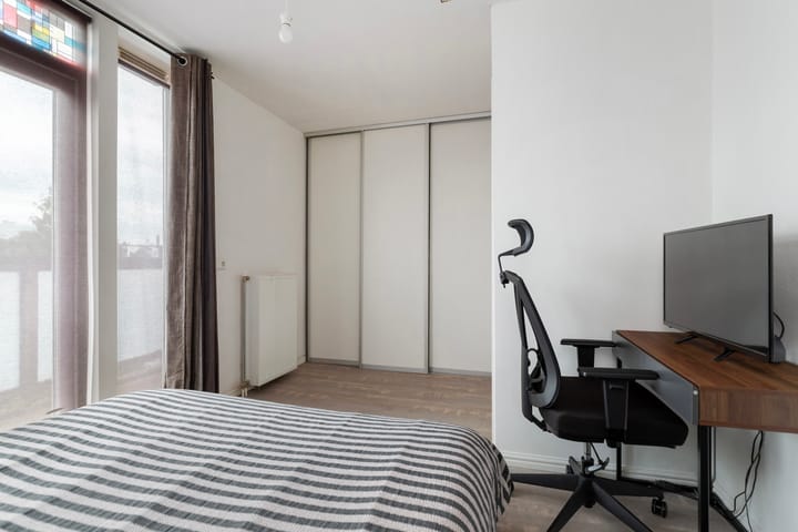 Photo 25 of Oostvoornsestraat 23-A