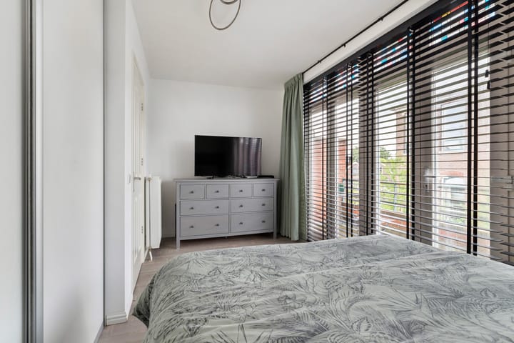 Photo 29 of Oostvoornsestraat 23-A