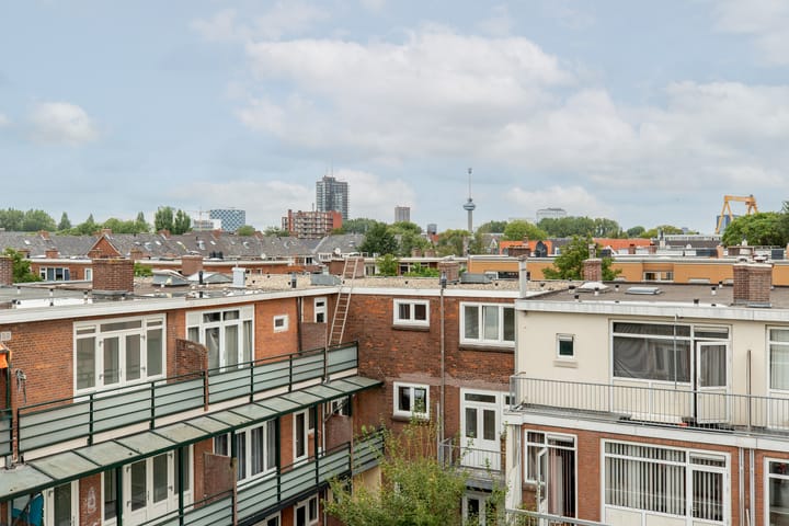 Photo 40 of Oostvoornsestraat 23-A