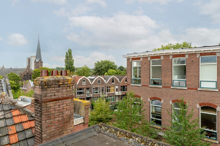 Photo 41 of Oostvoornsestraat 23-A