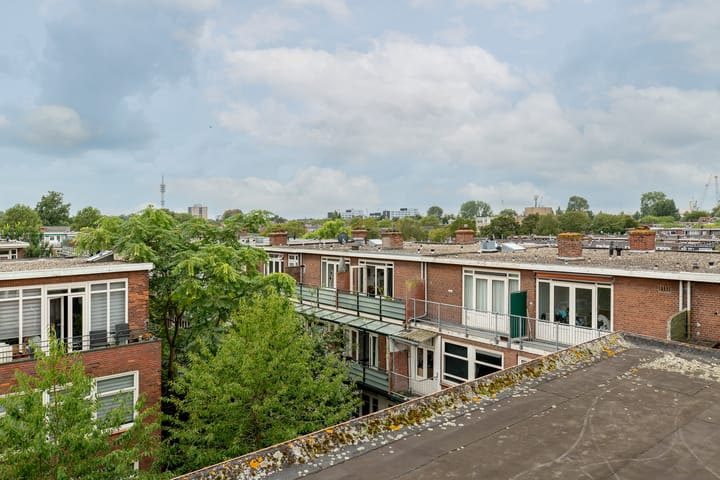 Photo 42 of Oostvoornsestraat 23-A