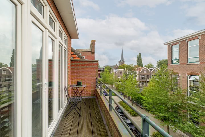 Photo 43 of Oostvoornsestraat 23-A