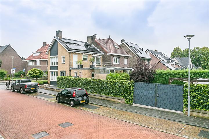 View photo 39 of Prins Bernhardstraat 74