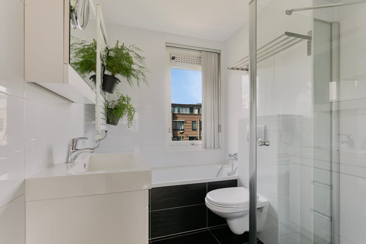 Photo 14 of Marty Feldmanstraat 59