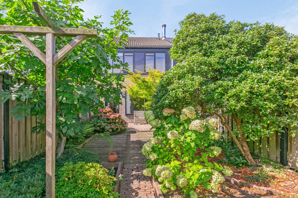 Photo 24 of Marty Feldmanstraat 59