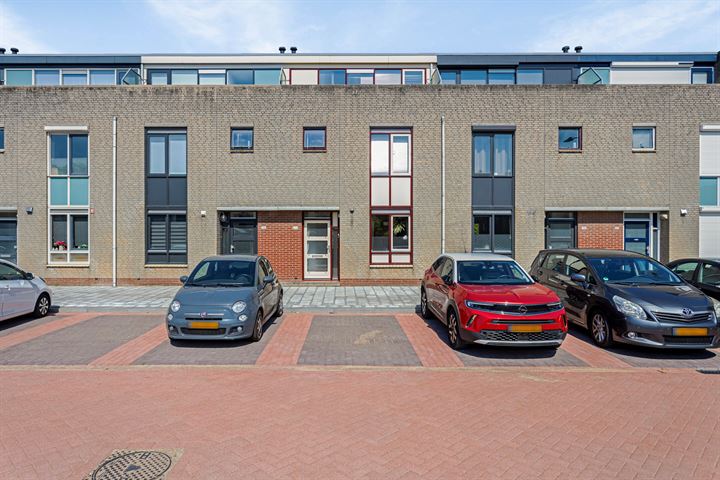 View photo 1 of M.A. de Ruijterstraat 108