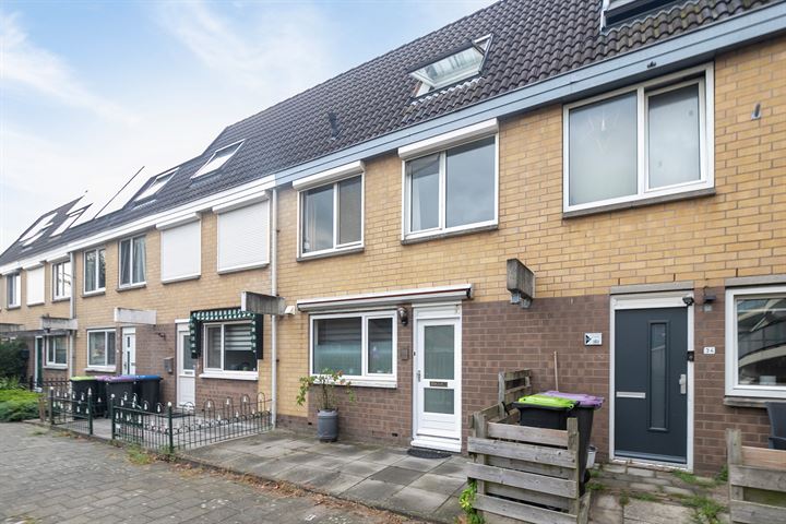 View photo 2 of Carmenstraat 32