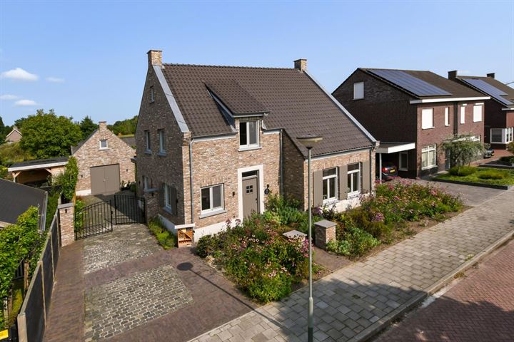 Bekijk foto 46 van Meester Caelersstraat 3