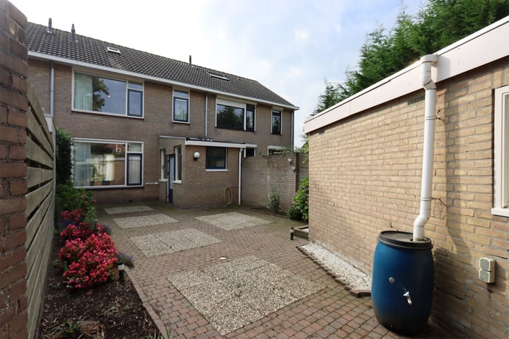 View photo 2 of Hulststraat 20