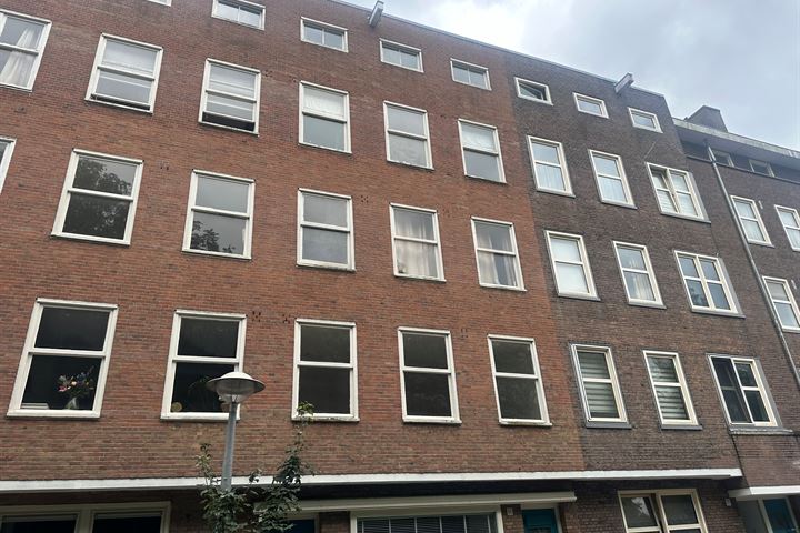 View photo 1 of Pieter van der Doesstraat 69-1