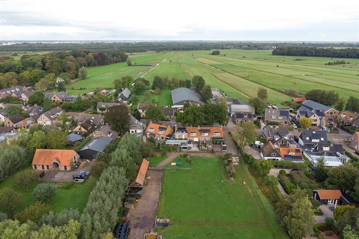 Bekijk foto 1 van Nieuw-Loosdrechtsedijk 121