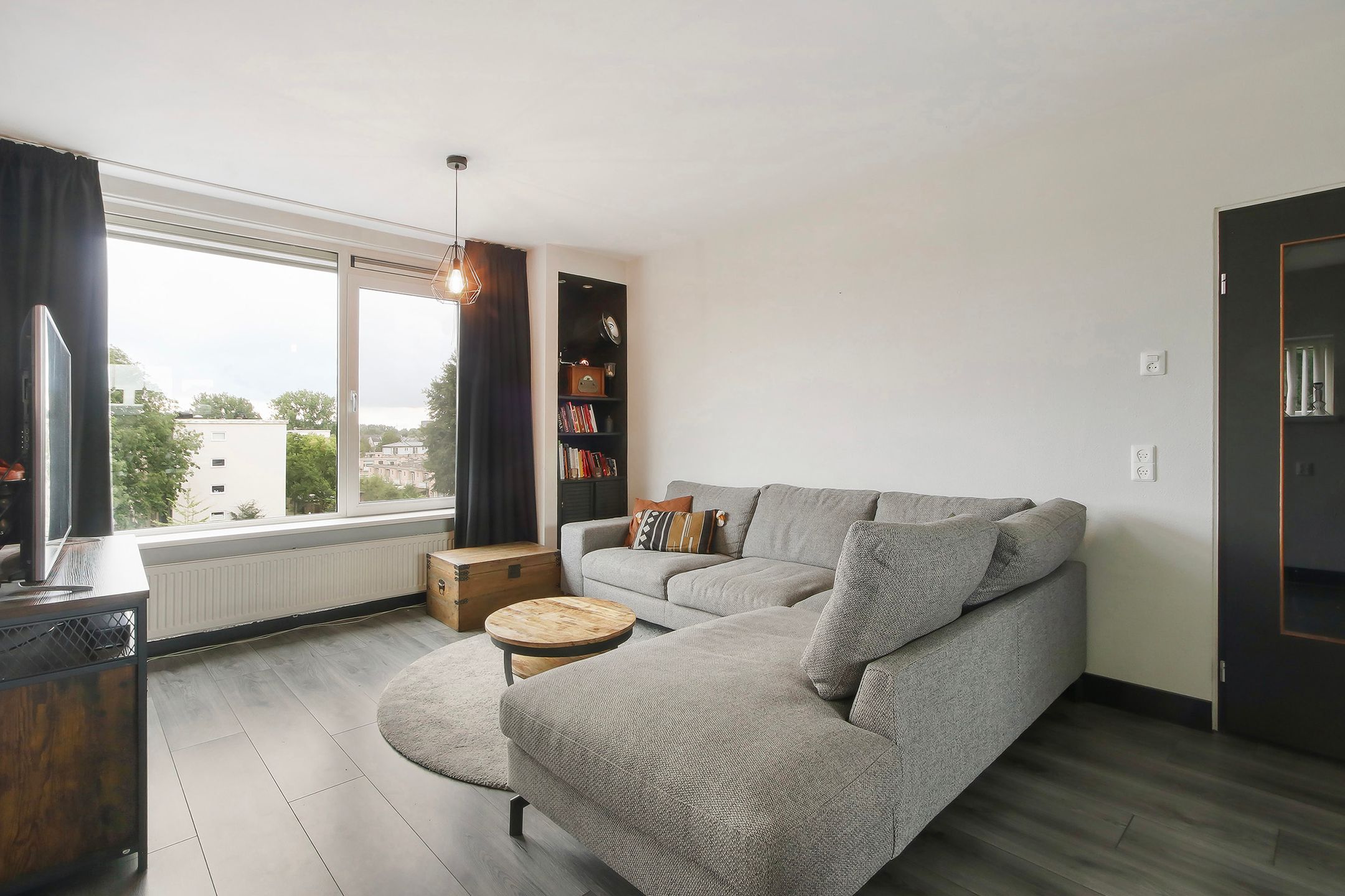 Photo 3 of Van Karnebeekstraat 9