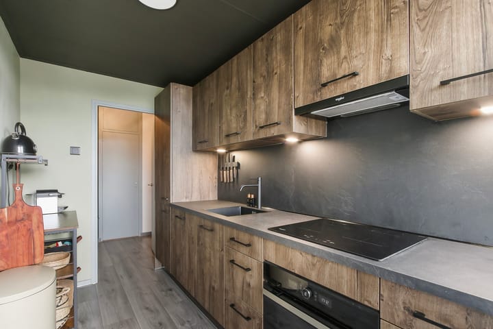 Photo 6 of Van Karnebeekstraat 9