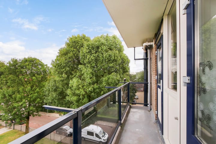 Photo 7 of Van Karnebeekstraat 9