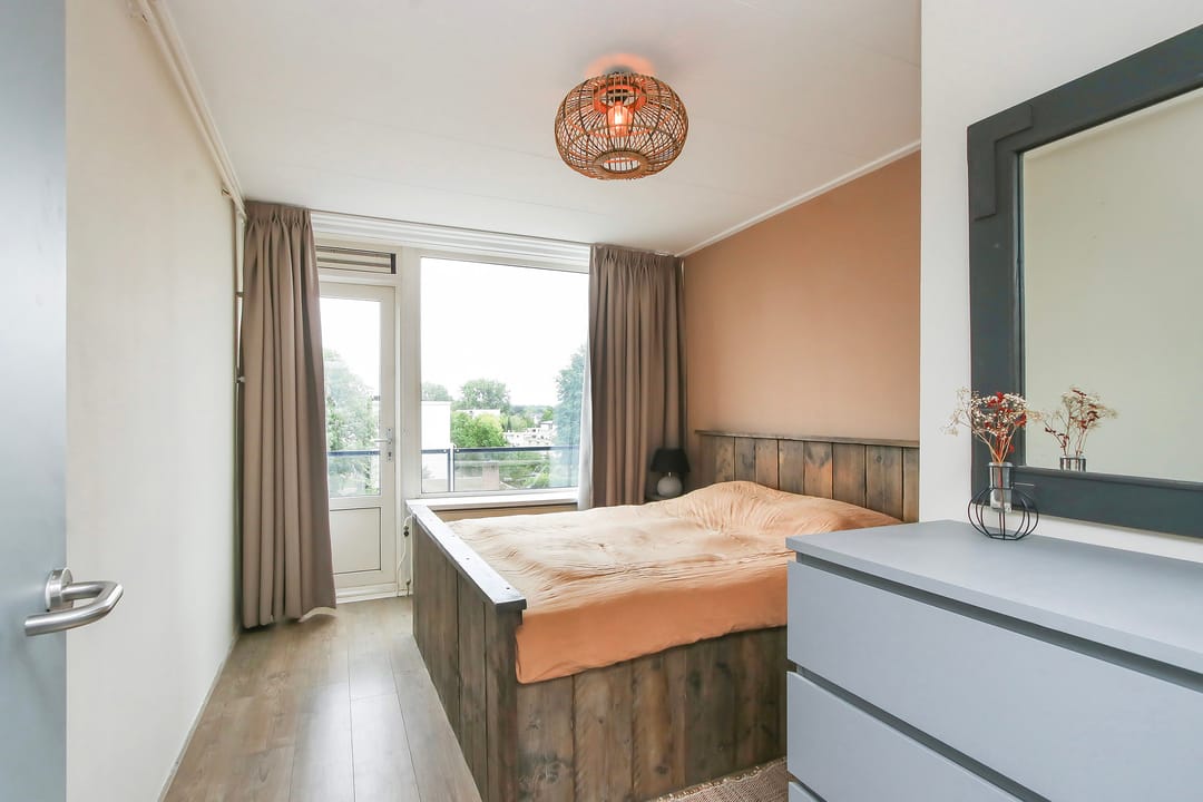 Photo 8 of Van Karnebeekstraat 9