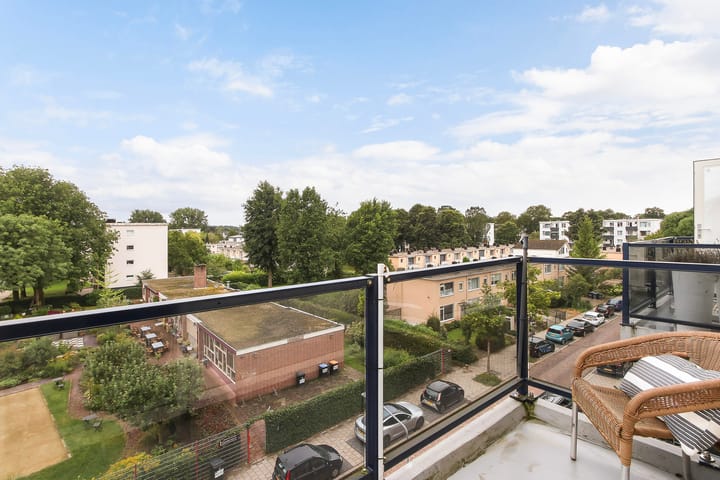 Photo 9 of Van Karnebeekstraat 9